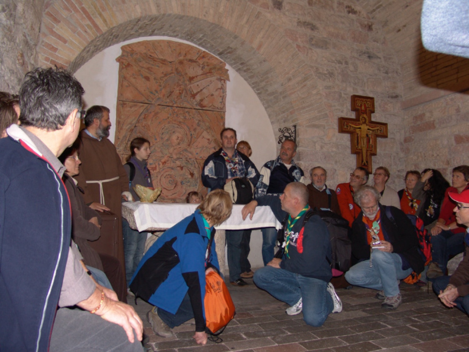 Res smo iskali svoj korak, korak k preprostemu skavtskemu življenju.

Odrasli skavti smo že drugo leto zapored poromali v Assisi, kraj, kjer je živel, molil in deloval sv.Frančišek. Letos so se nam pridružili še nekateri prijatelji, ki niso skavti.