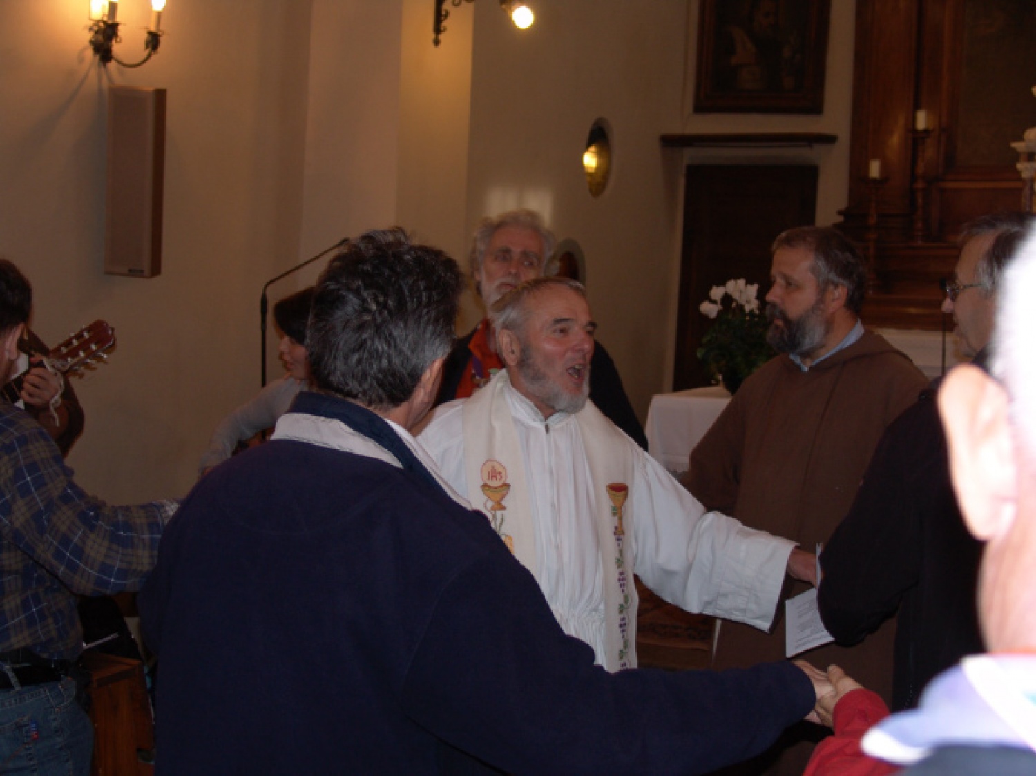 Res smo iskali svoj korak, korak k preprostemu skavtskemu življenju.

Odrasli skavti smo že drugo leto zapored poromali v Assisi, kraj, kjer je živel, molil in deloval sv.Frančišek. Letos so se nam pridružili še nekateri prijatelji, ki niso skavti.