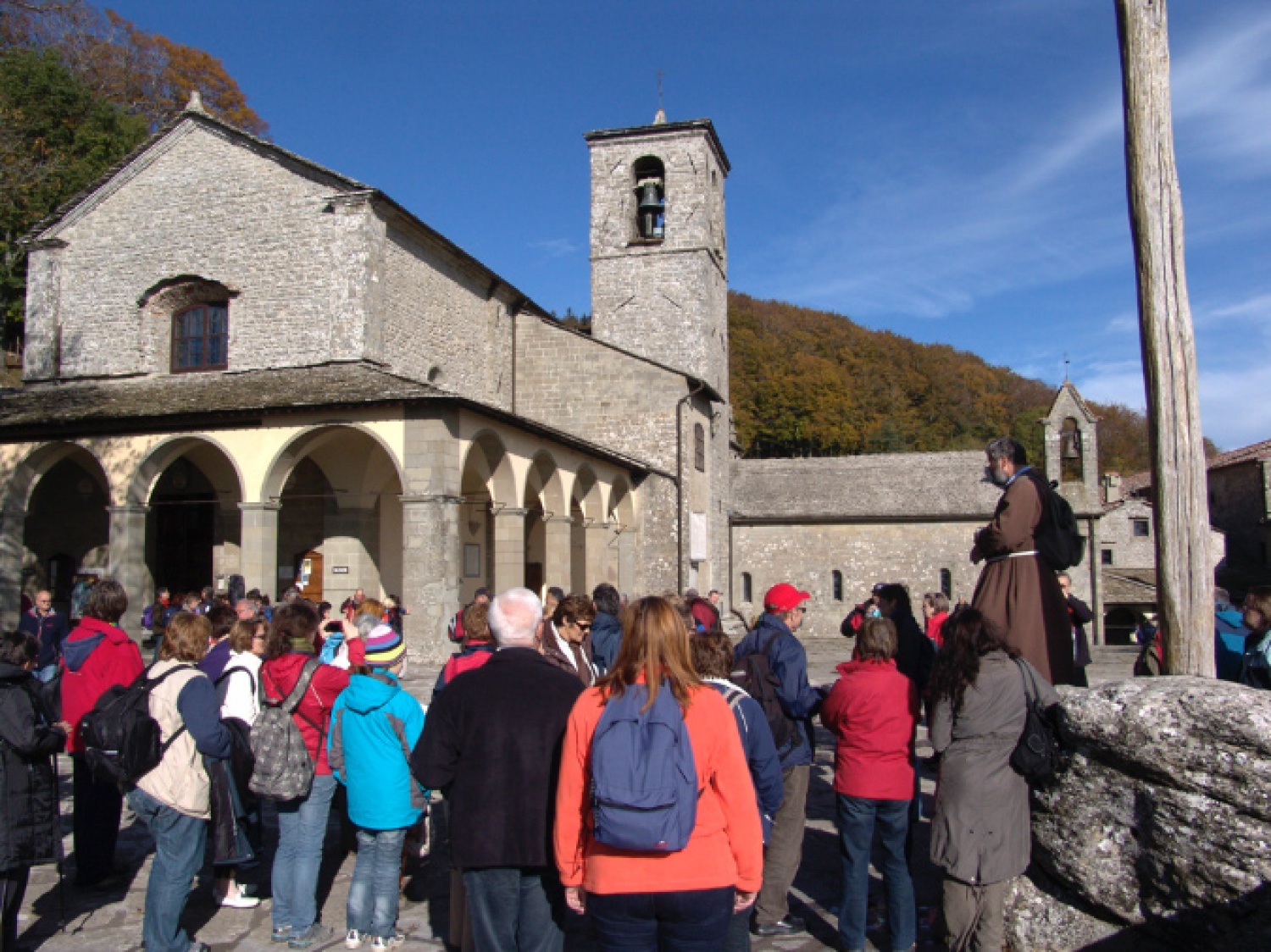 Res smo iskali svoj korak, korak k preprostemu skavtskemu življenju.

Odrasli skavti smo že drugo leto zapored poromali v Assisi, kraj, kjer je živel, molil in deloval sv.Frančišek. Letos so se nam pridružili še nekateri prijatelji, ki niso skavti.
