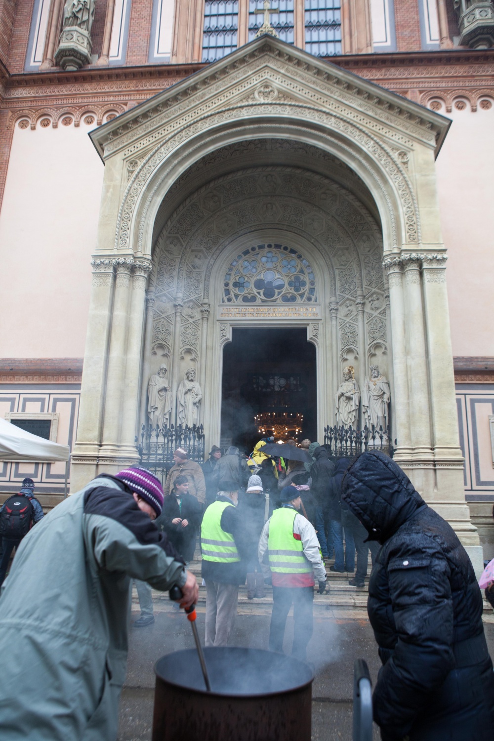 Utrinki Dunaja - pot Luči miru iz Betlehema v Slovenijo. (VIDEO)