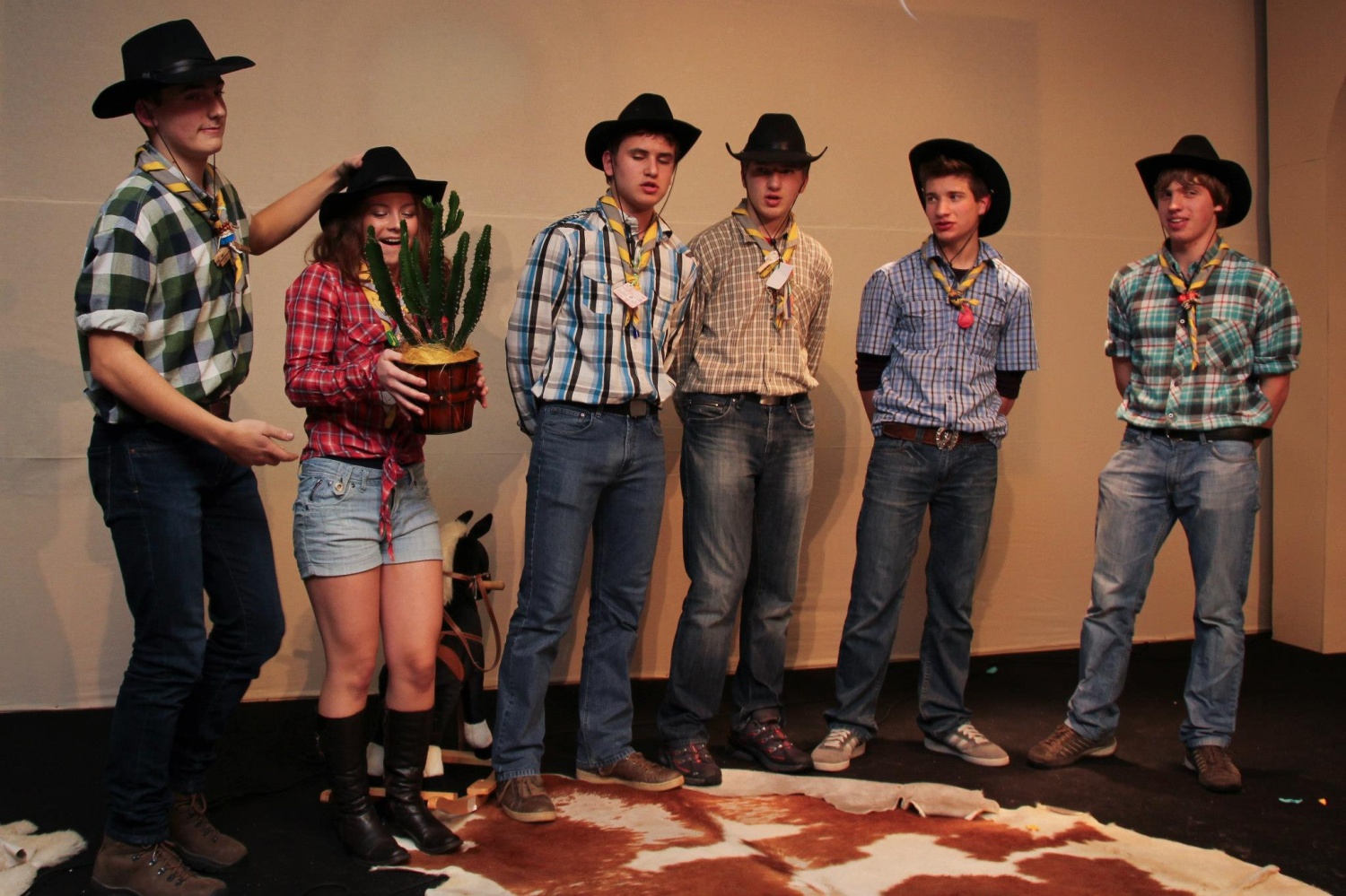 Homška klapa poje kavbojki Đeni