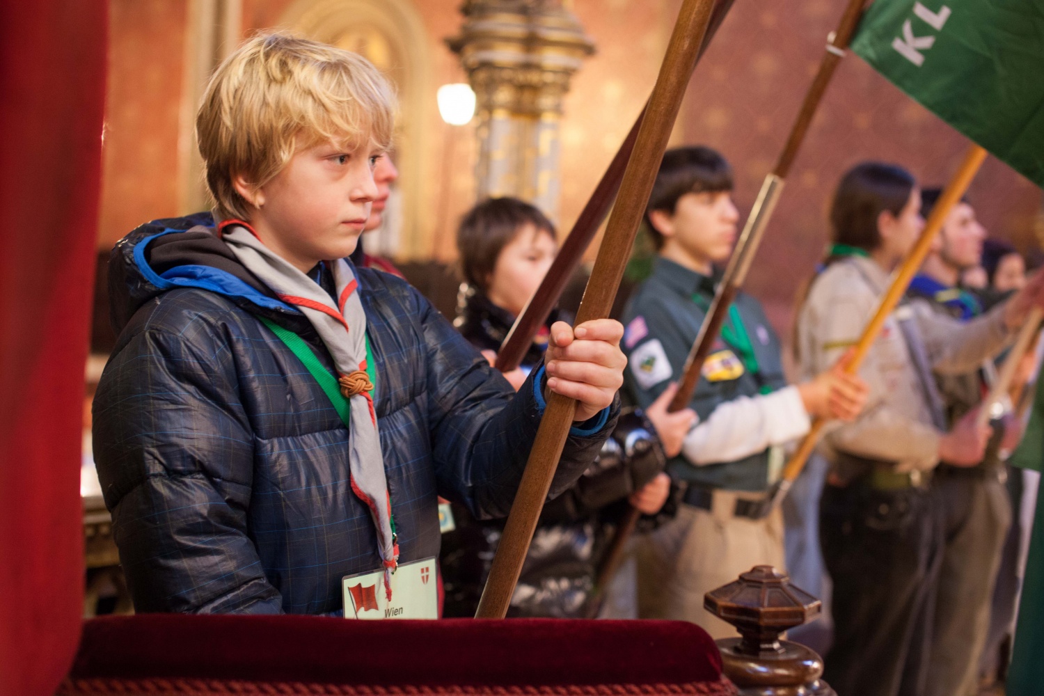 Utrinki Dunaja - pot Luči miru iz Betlehema v Slovenijo. (VIDEO)