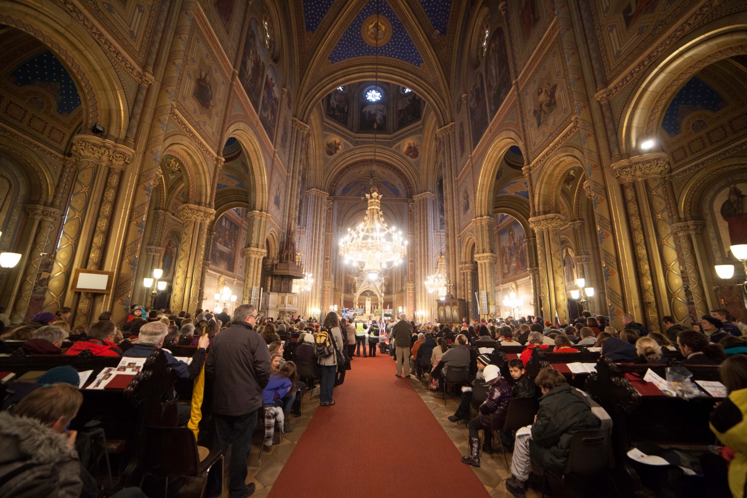 Utrinki Dunaja - pot Luči miru iz Betlehema v Slovenijo. (VIDEO)