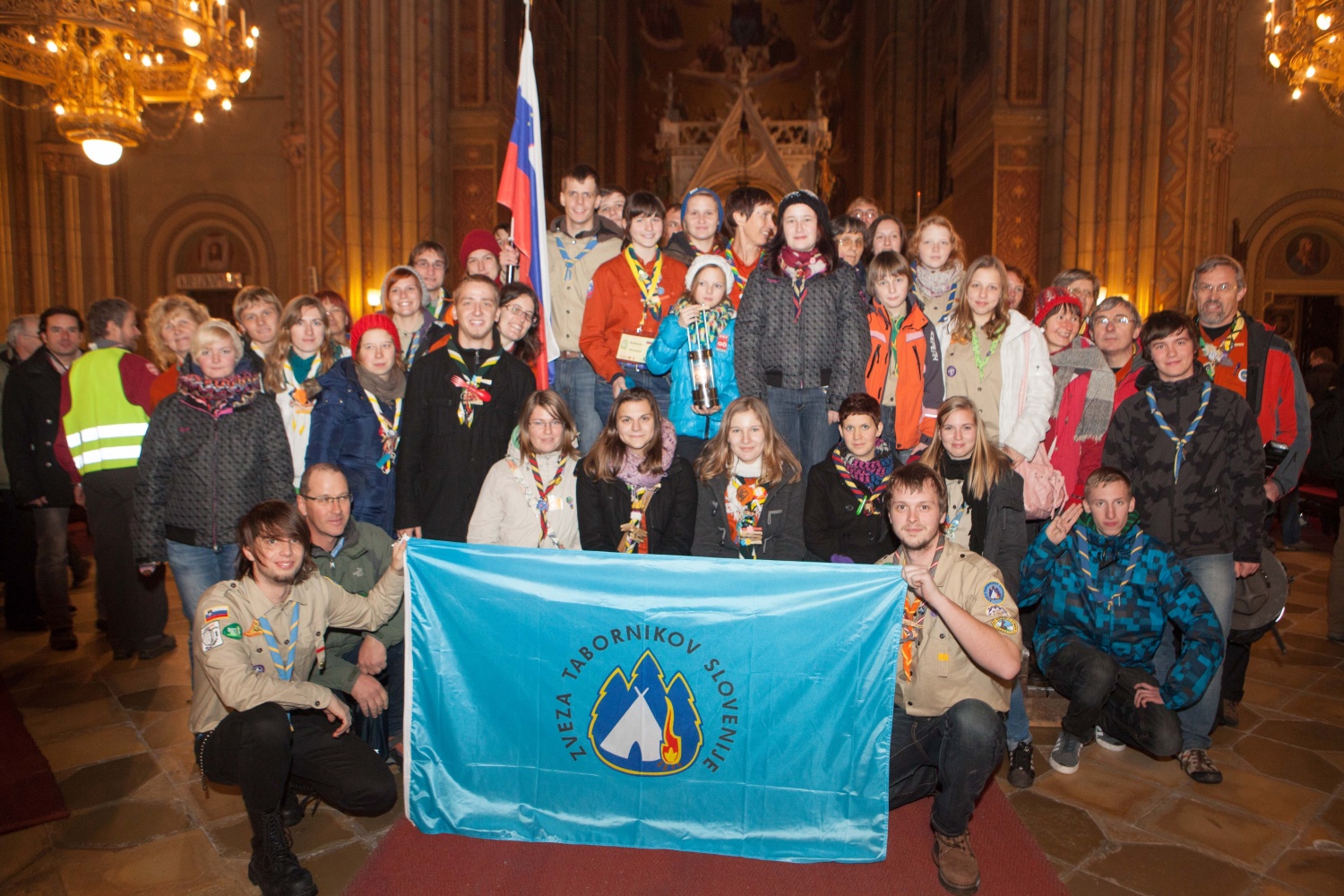 Utrinki Dunaja - pot Luči miru iz Betlehema v Slovenijo. (VIDEO)