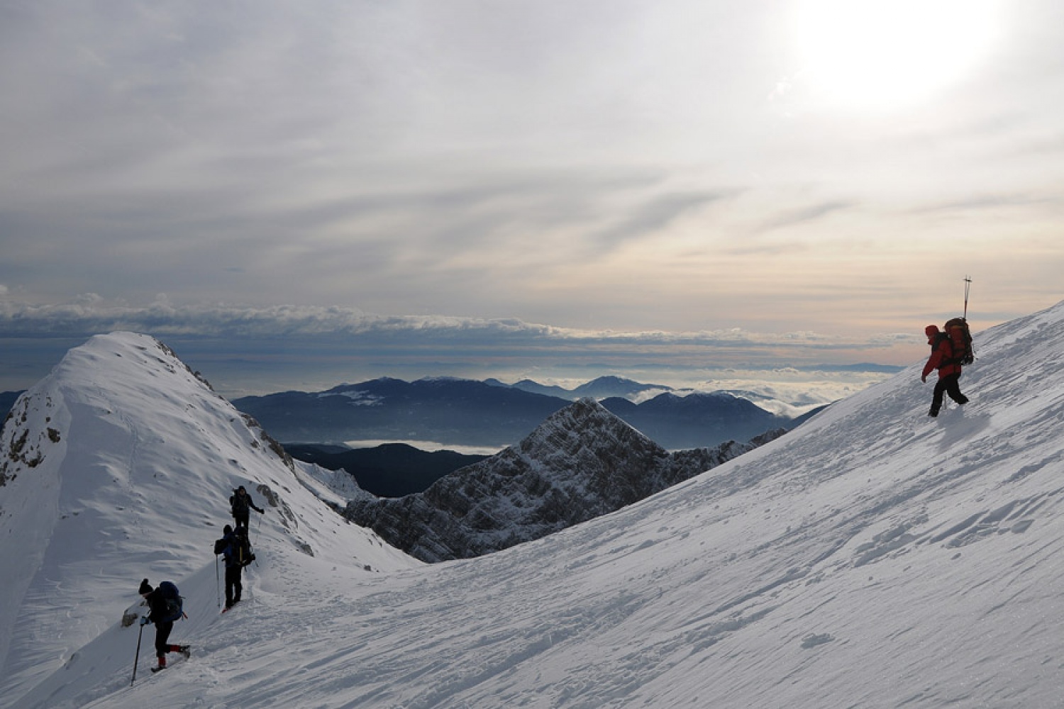 Spust se je pričel...