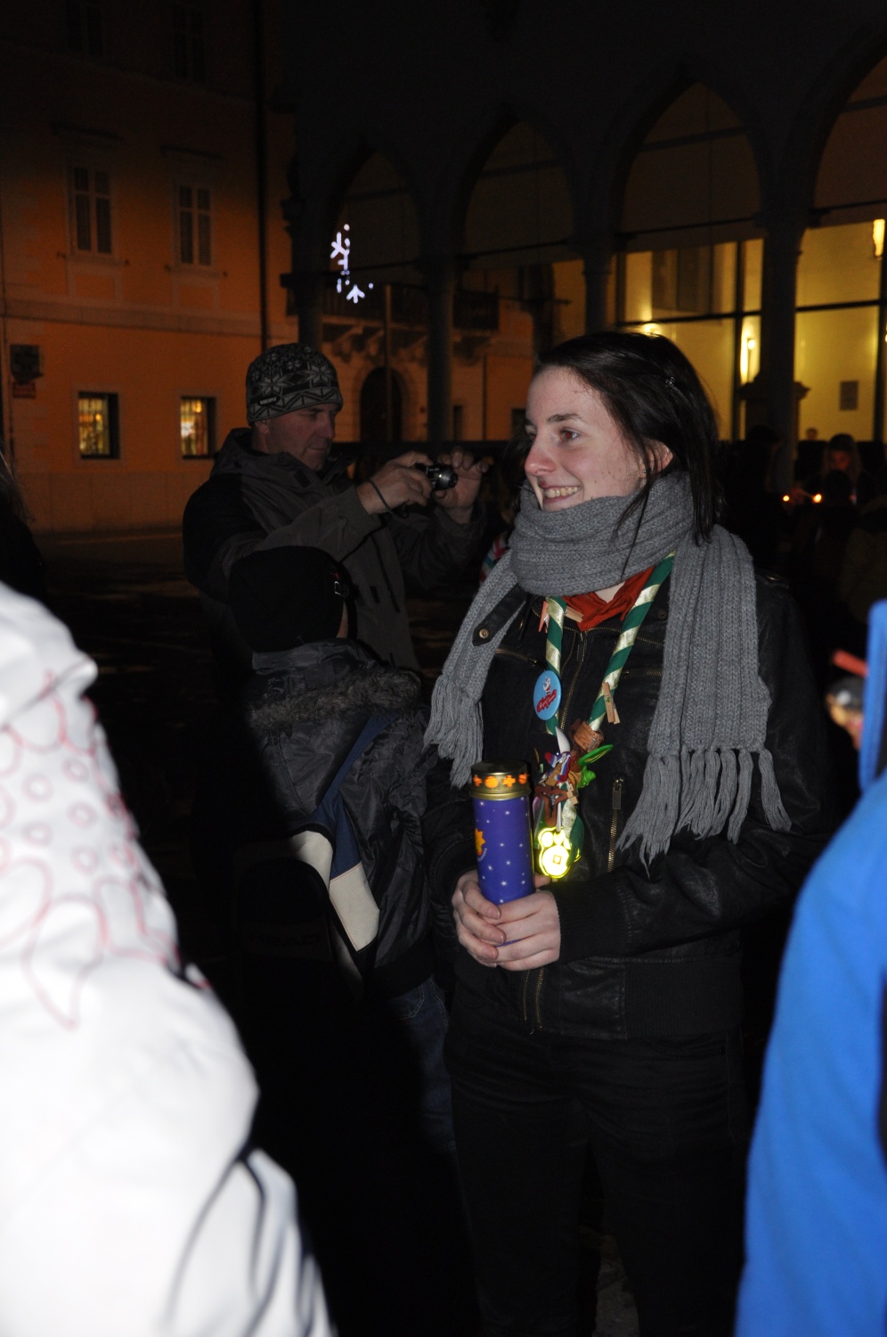 Vsak si je hitro priboril svojo prižgano svečko