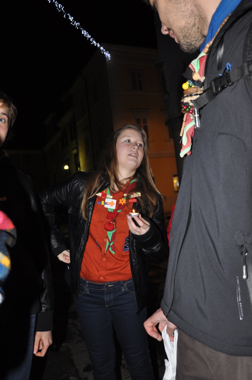 Vsak si je hitro priboril svojo prižgano svečko