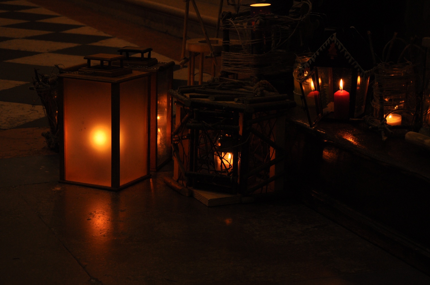 Lučke, ki jih bomo odnesli po svojih župnijah so že pripravljene