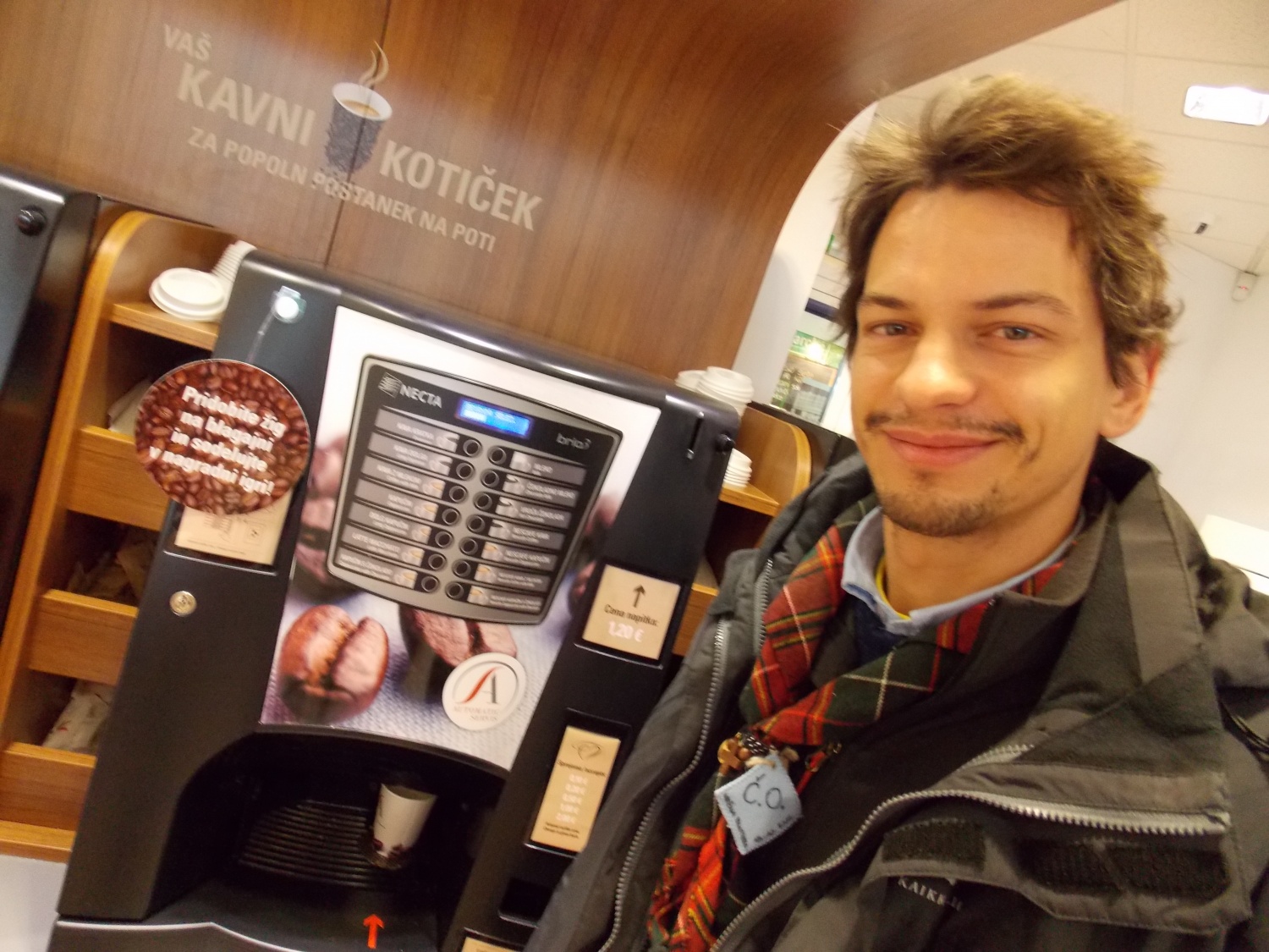 Kako se naroči kafe aparatu?