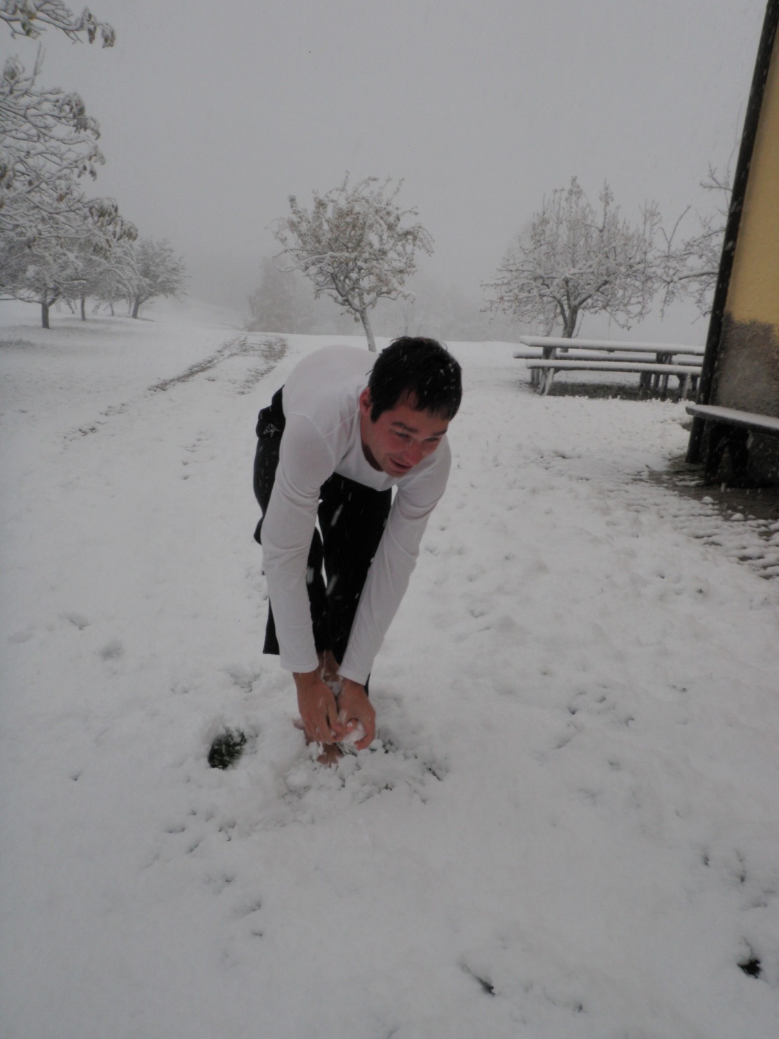 Janez radostan v snegu.