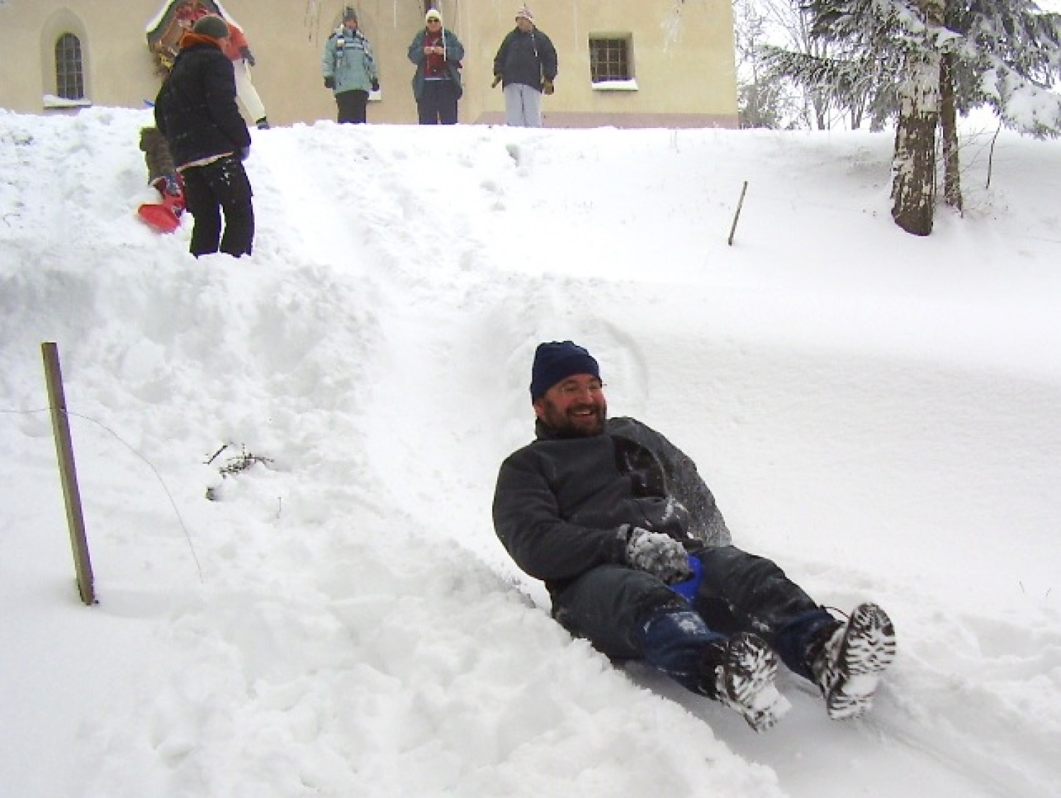 ZIMSKE RADOSTI-SVOBODNI NA SNEGU
