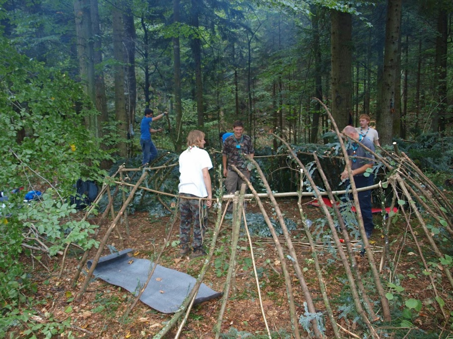 Bivak iz naravnih materialov 4