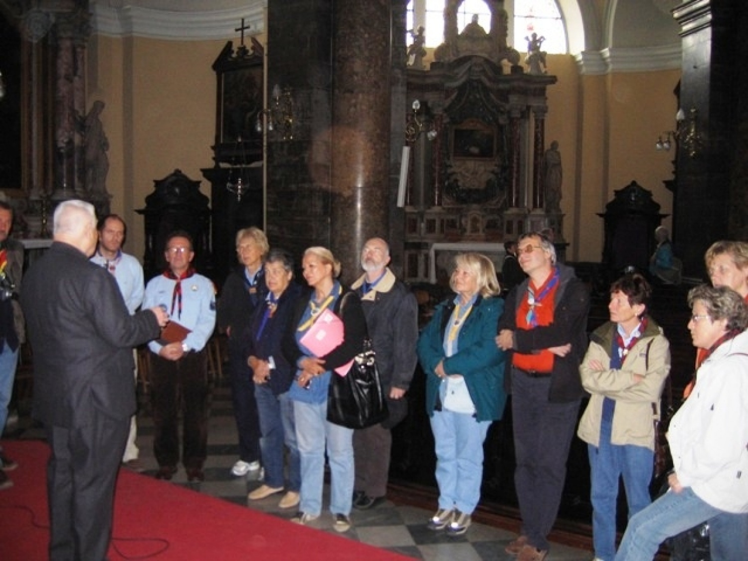 poslušanje razlage o cerkvi