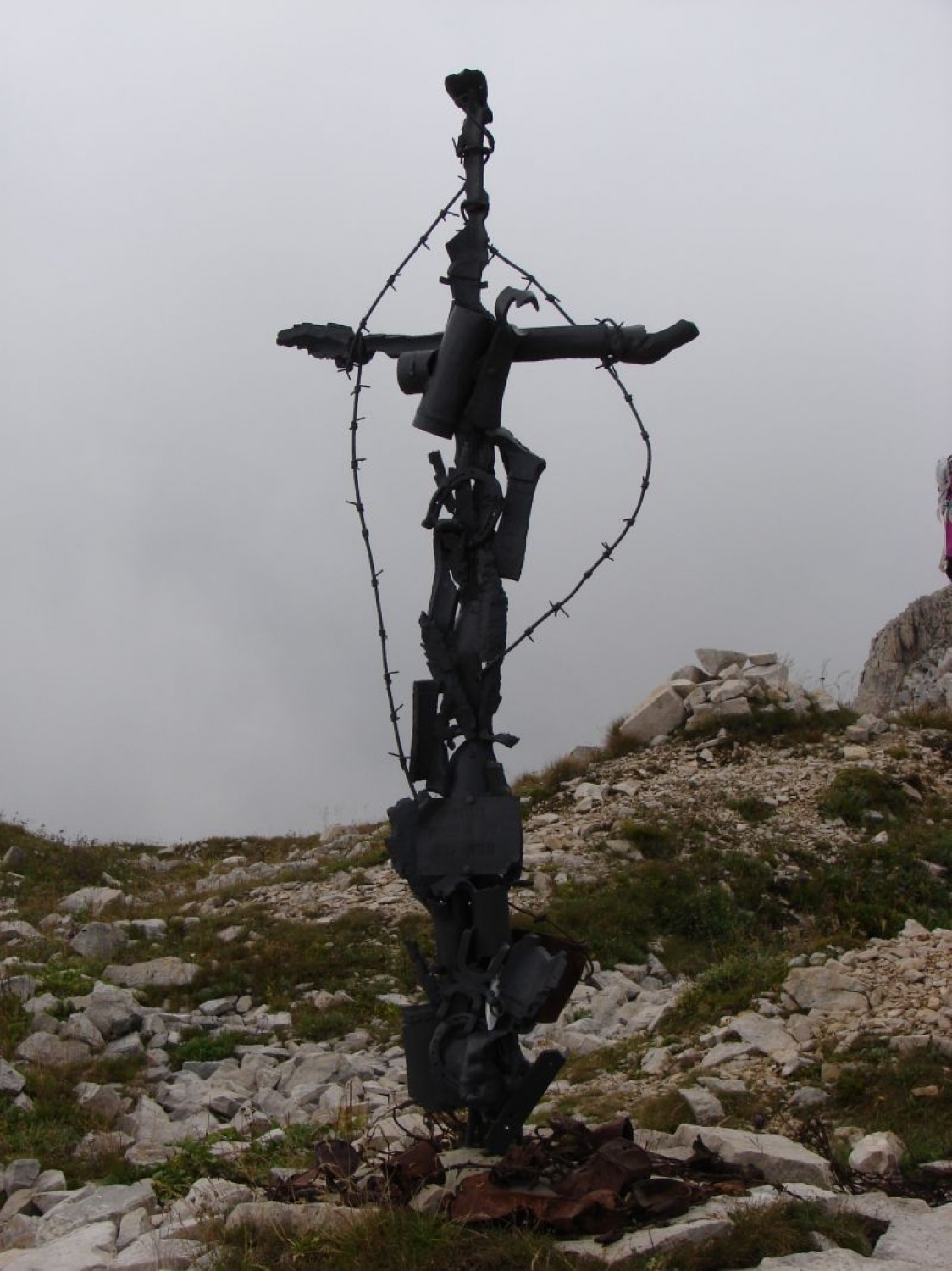 križ z veliko simbolike