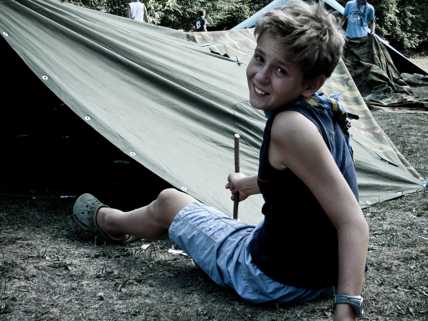 Tilen postavlja bivak