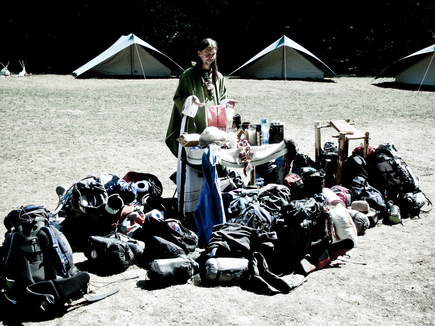 Sveta maša po potepu. Darujemo Ti vse naše nahrbtnike