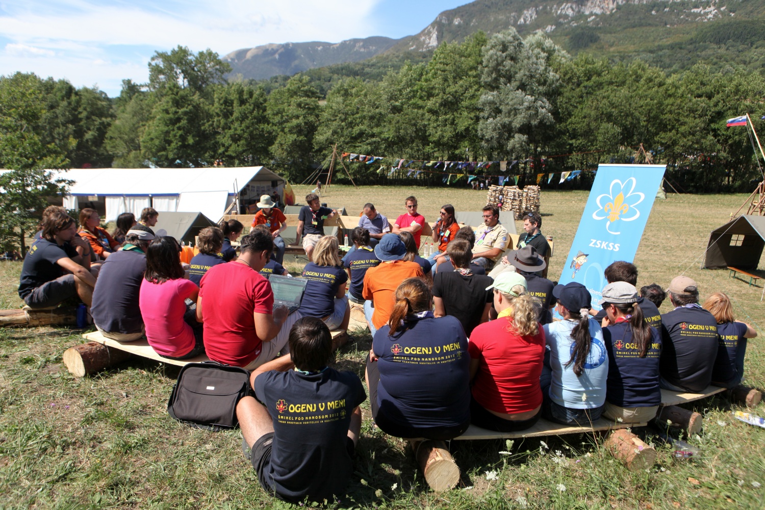 okrogla miza o skavtstvu