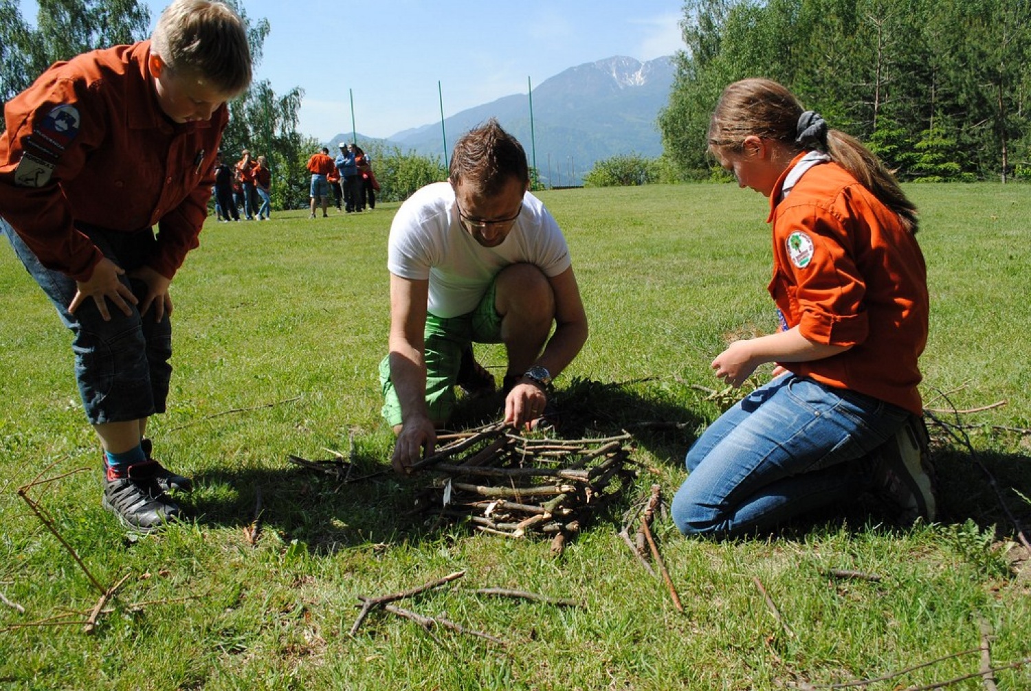 Tudi starši so pokazali svoje znanje postavljanja skavtskega ognja