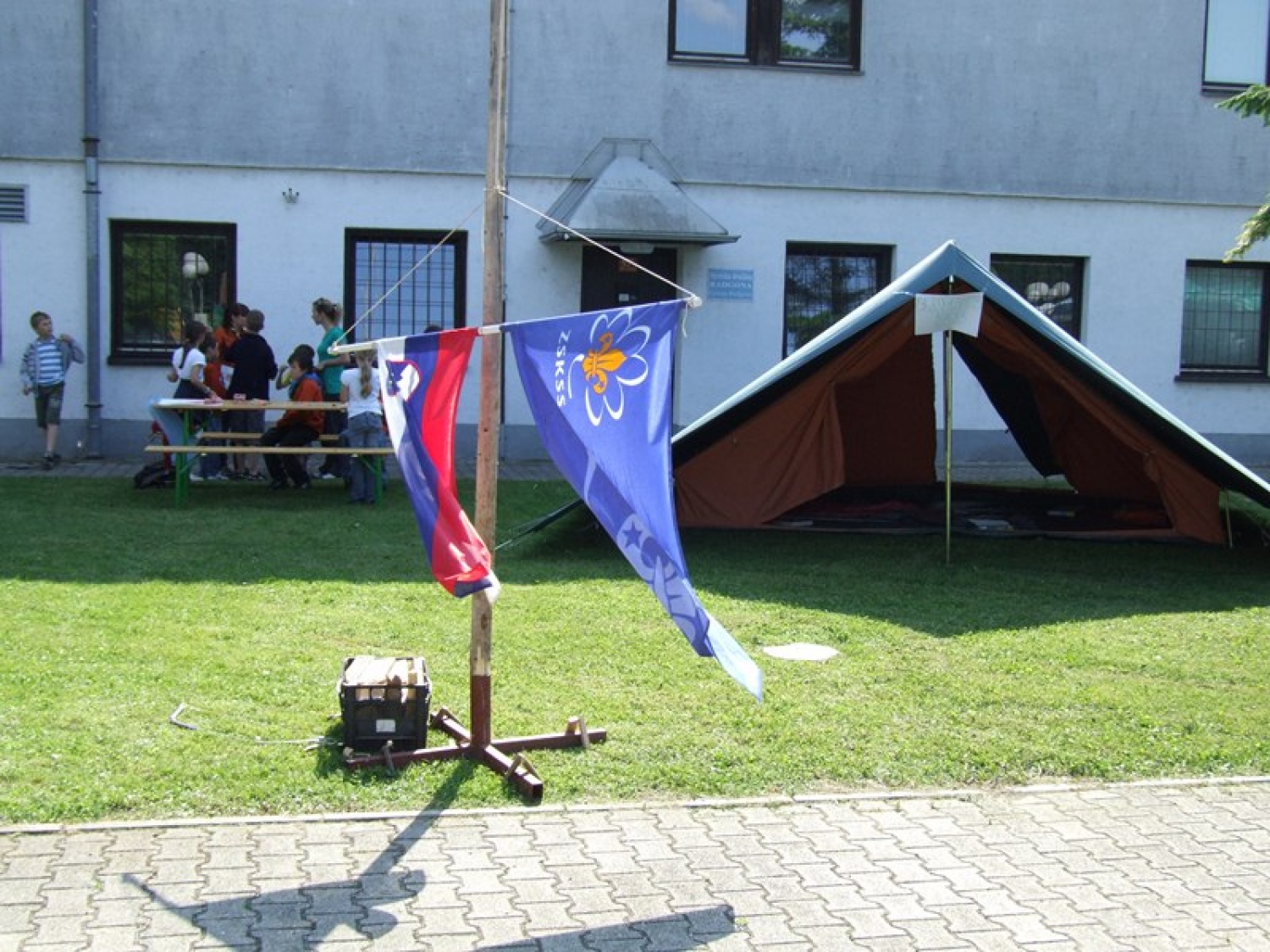 Postavili tabor v mestu