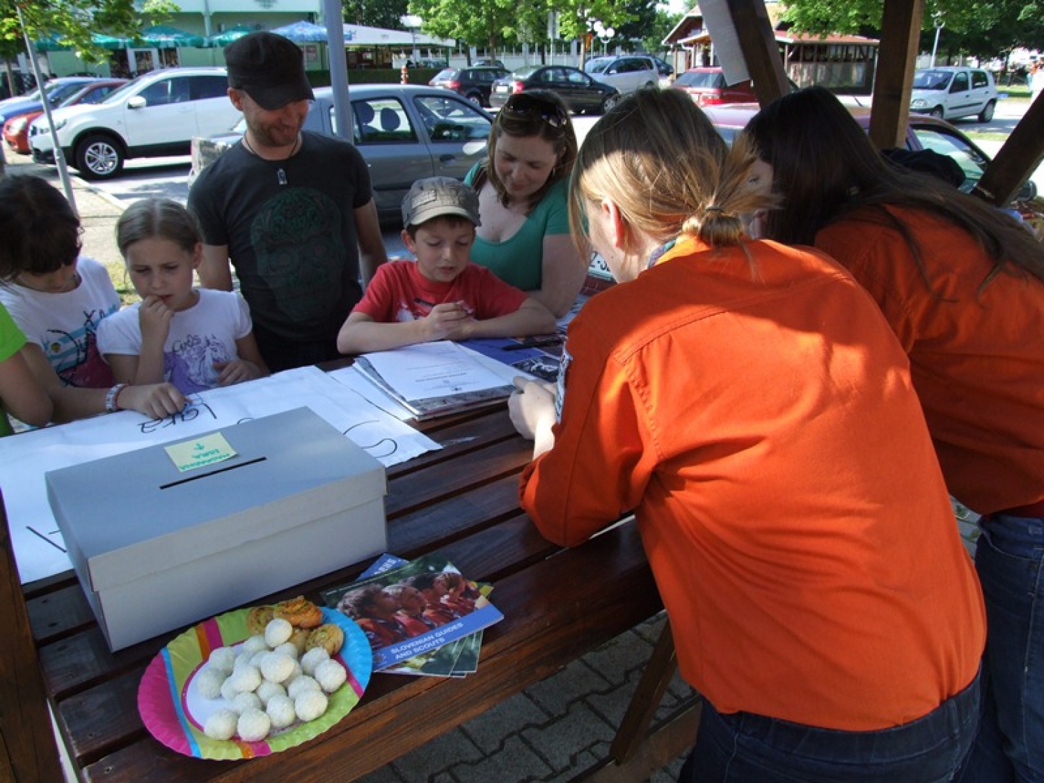 Postavili tabor v mestu