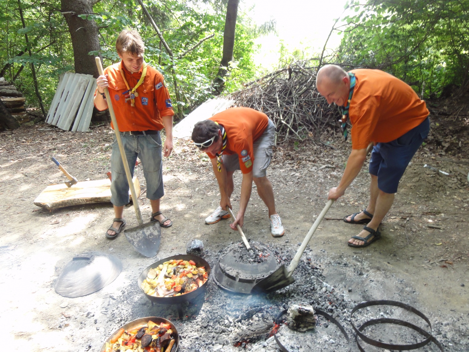 Sači odprti in polni