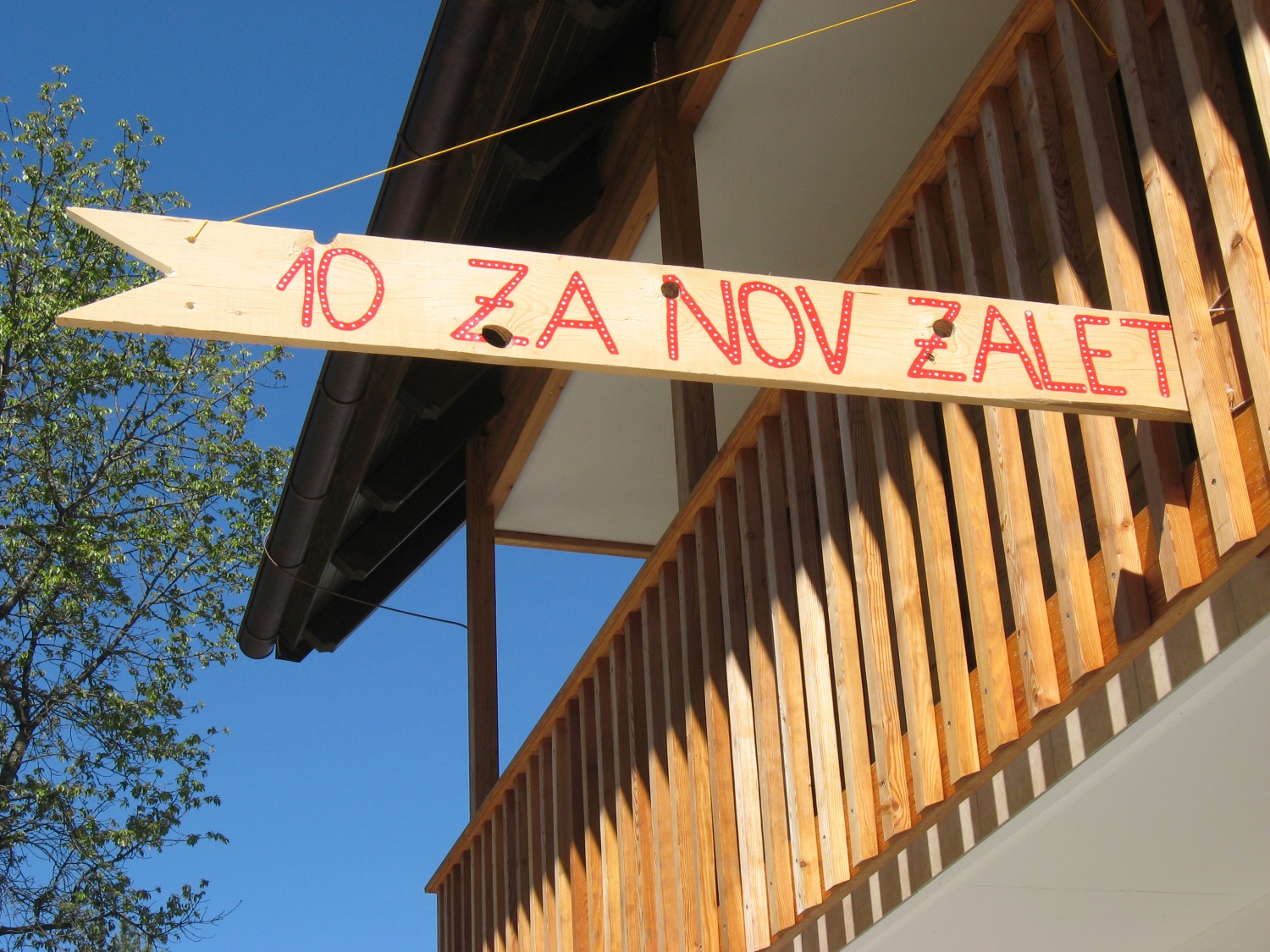 utrdba s hišno številko 10