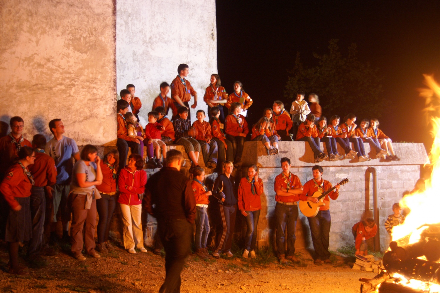 večer ob ognju skupaj s starši