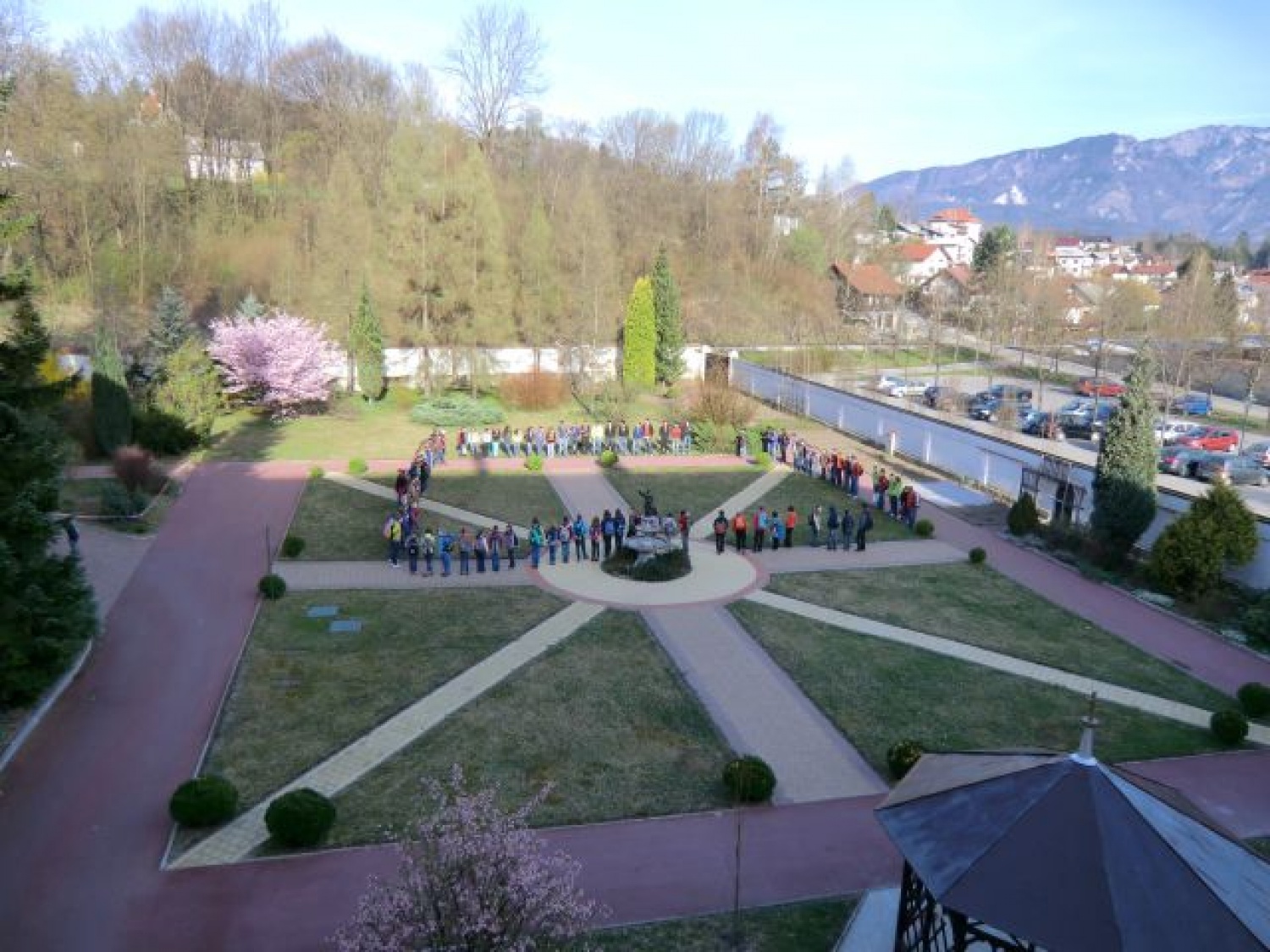 pogled na samostanski vrt od zgoraj