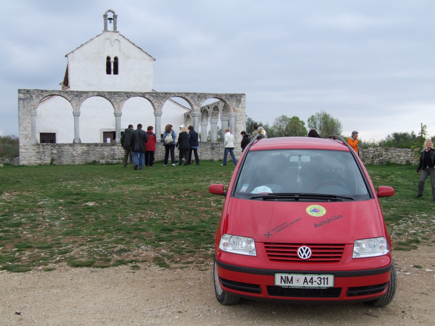 Vse sprejemam pod svoj krov