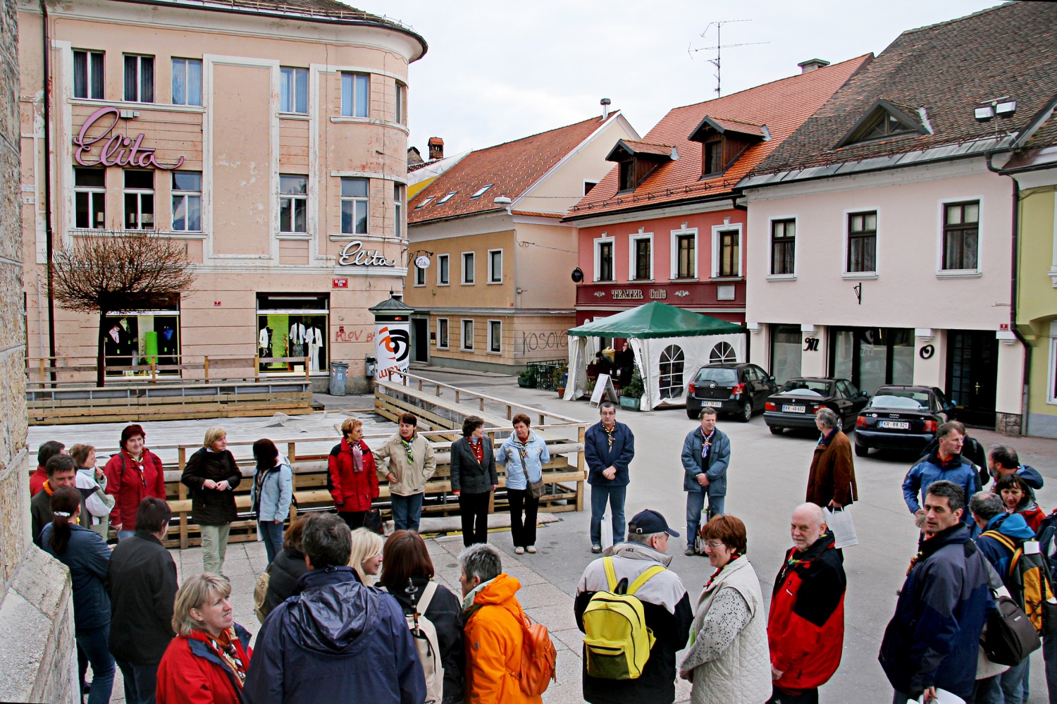 Zaključni krog pred cerkvijo