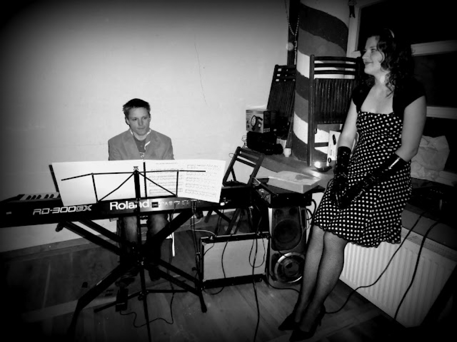 danes za vami AdžElee