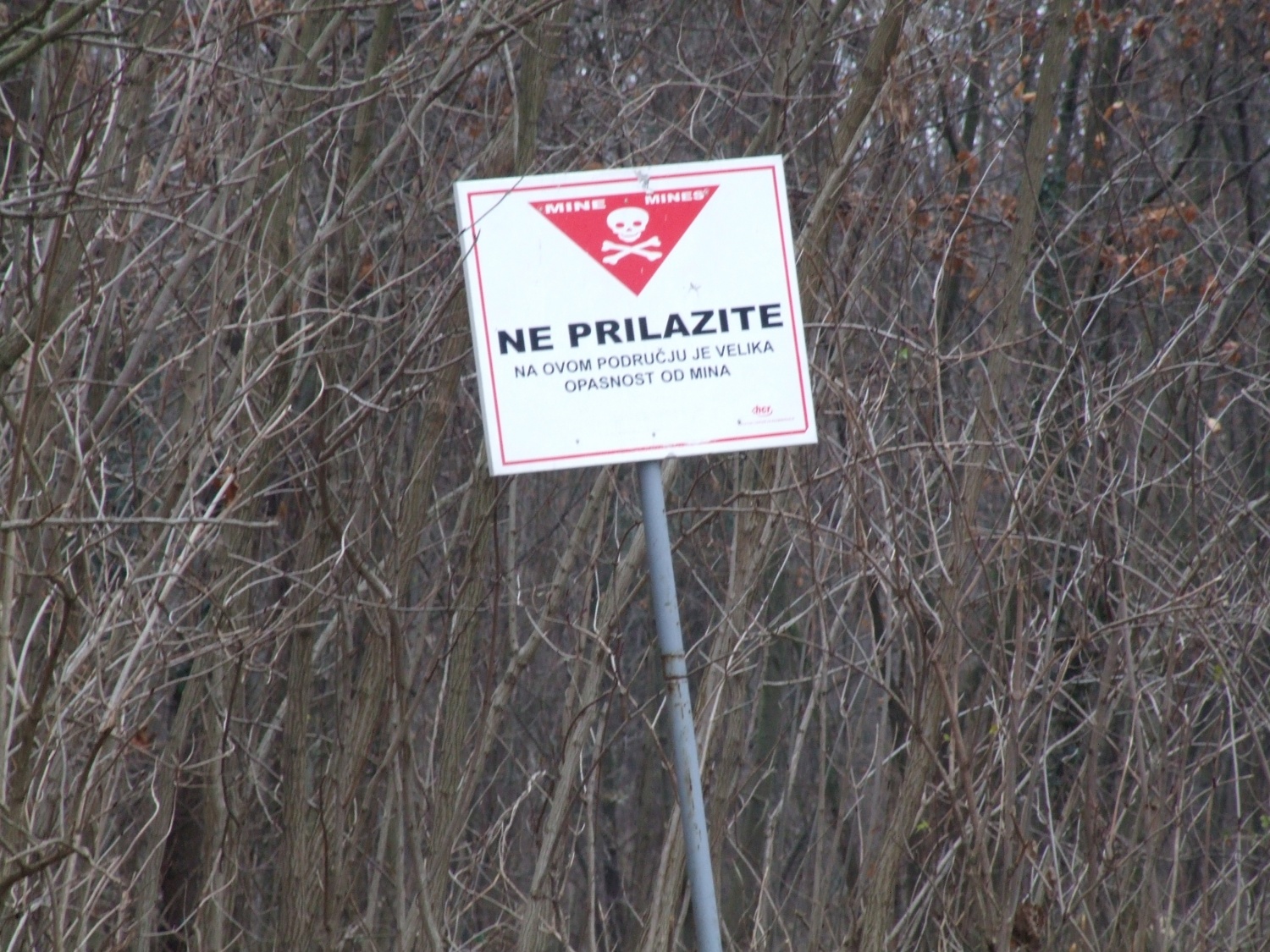 tod so hodili ljudje in nastavljali smrt