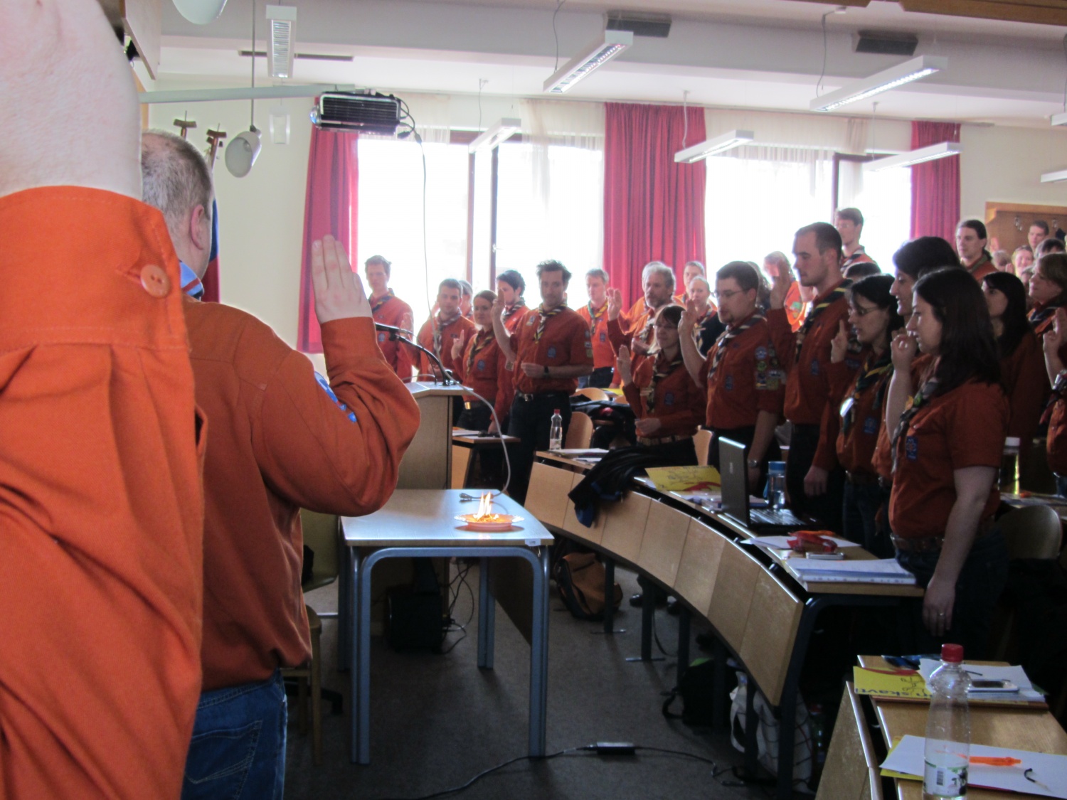 Skavtska pesem, zdaj zadoni...