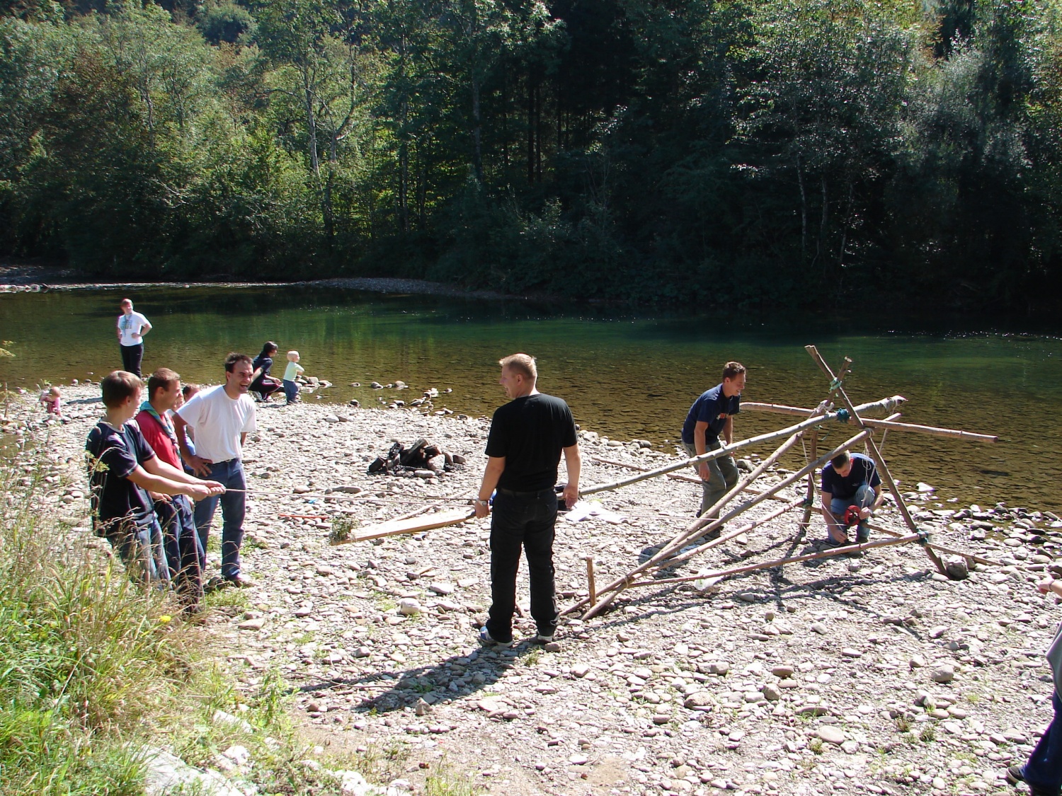 Kako daleč bo odneslo kamen? Gotovo na hrvaško stran.
