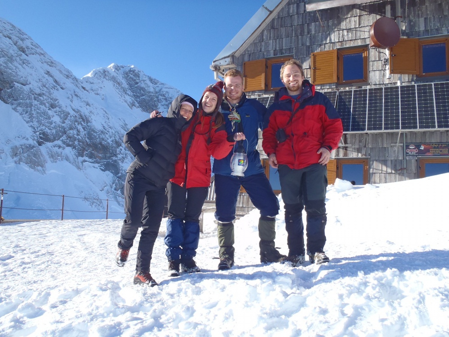 Luč miru iz Betlehema dosegla višave