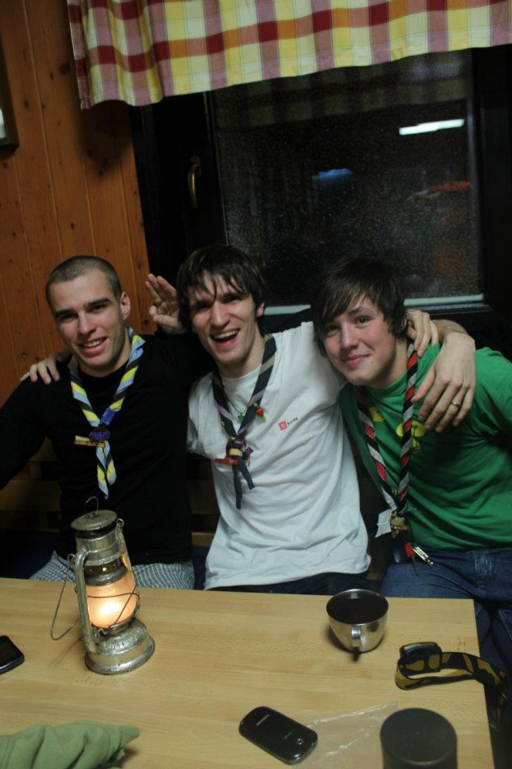 Trije bratski stegi... trije postavni skavti :)