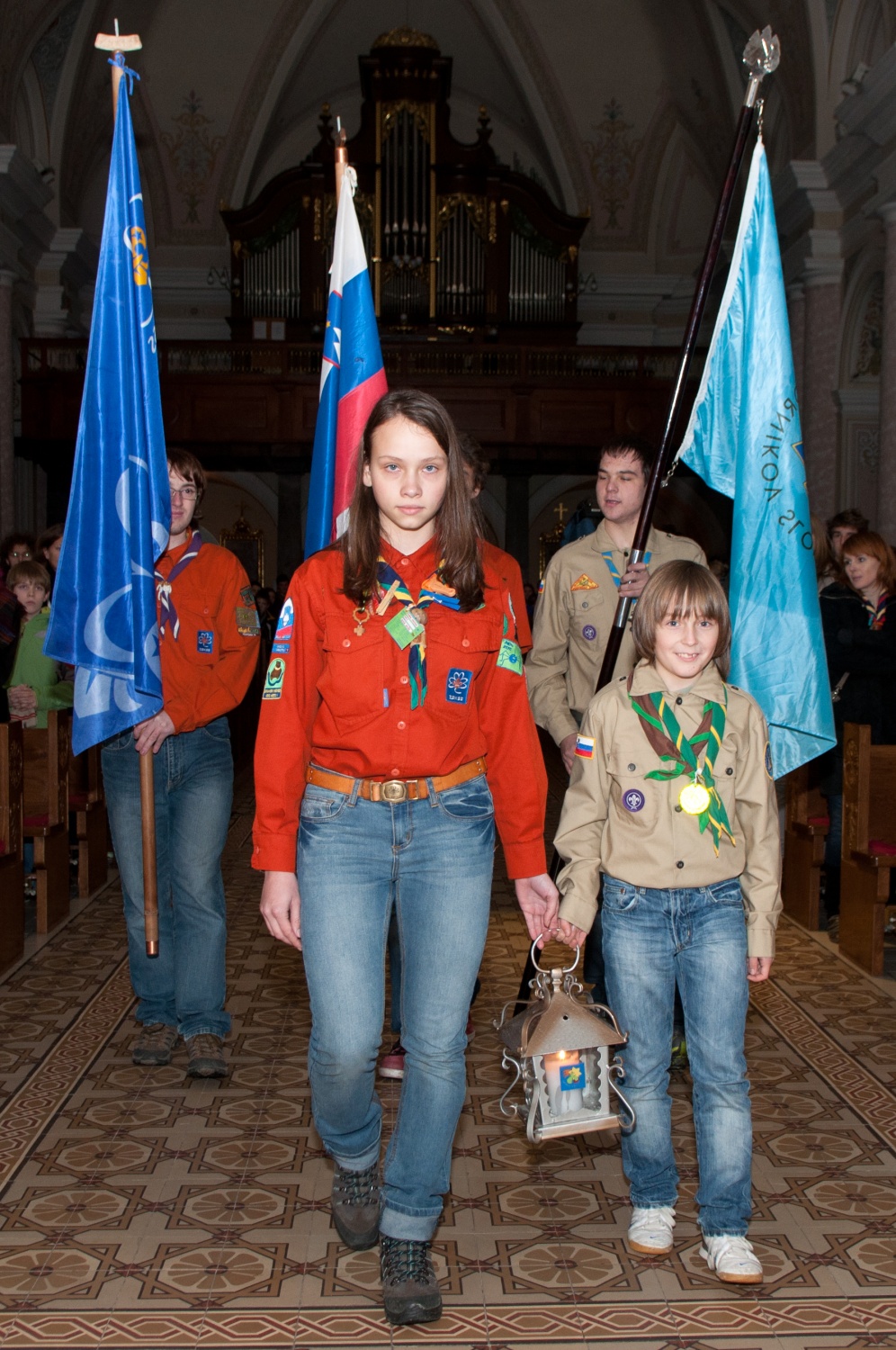 Sveti Vid ugleda Luč miru iz Betlehema (FOTO)