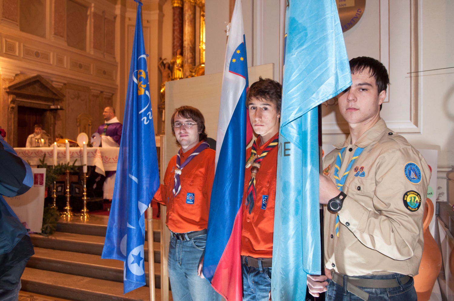 Sveti Vid ugleda Luč miru iz Betlehema (FOTO)