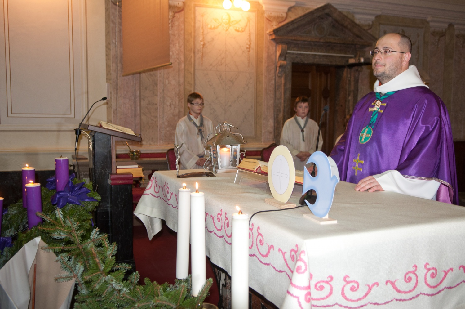 Sveti Vid ugleda Luč miru iz Betlehema (FOTO)