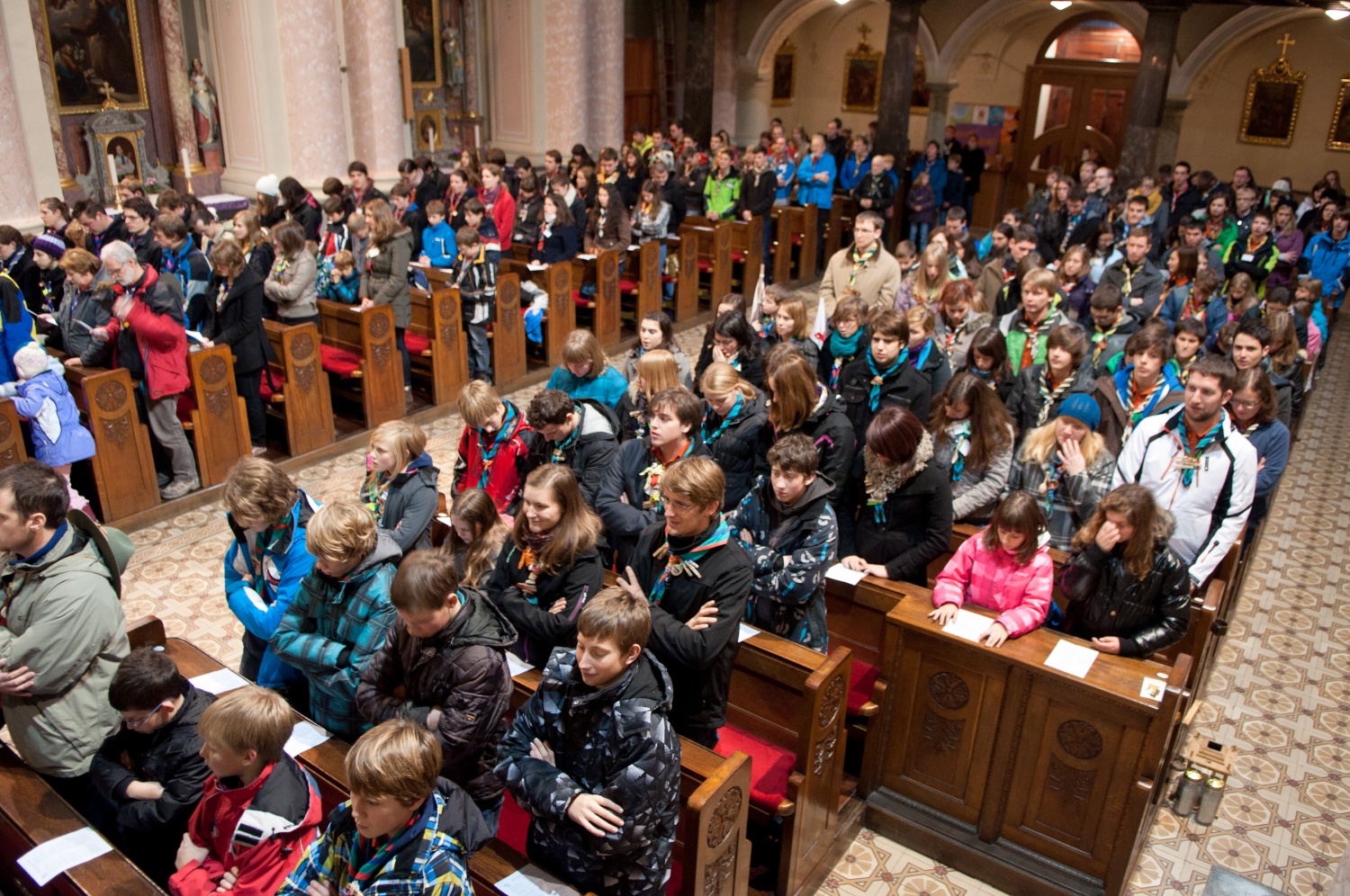 Sveti Vid ugleda Luč miru iz Betlehema (FOTO)