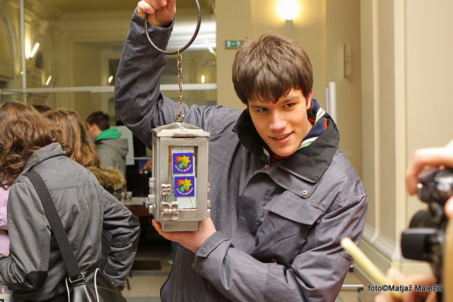 Sveti Vid ugleda Luč miru iz Betlehema (FOTO)