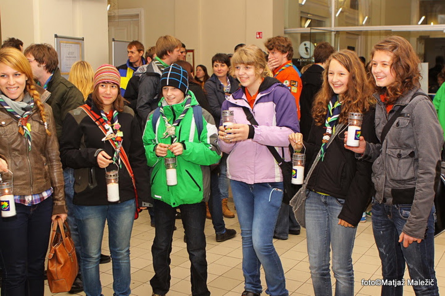 Sveti Vid ugleda Luč miru iz Betlehema (FOTO)