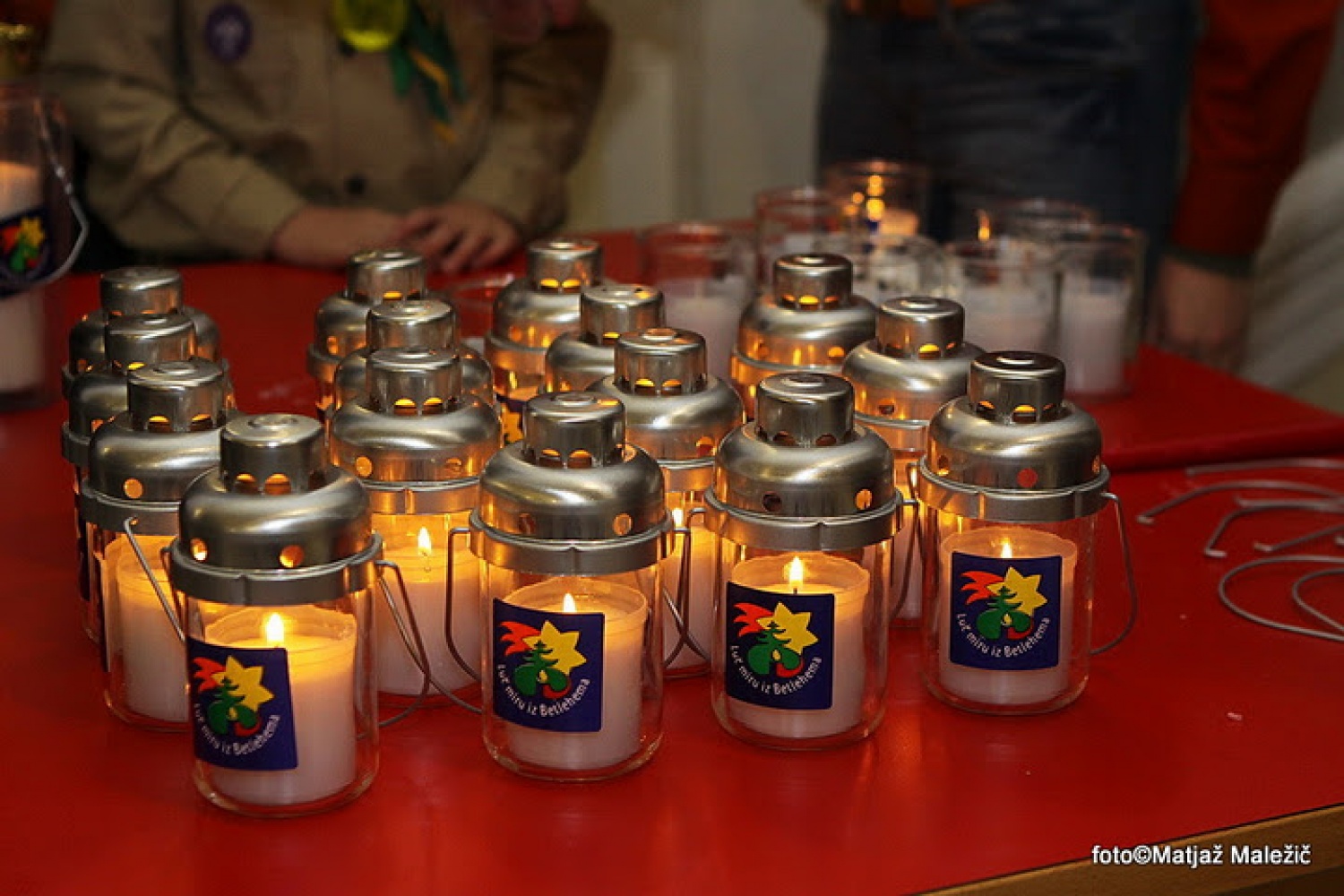 Sveti Vid ugleda Luč miru iz Betlehema (FOTO)