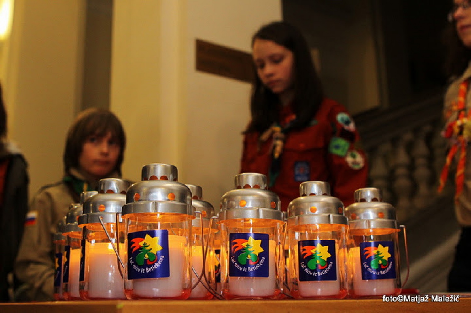 Sveti Vid ugleda Luč miru iz Betlehema (FOTO)