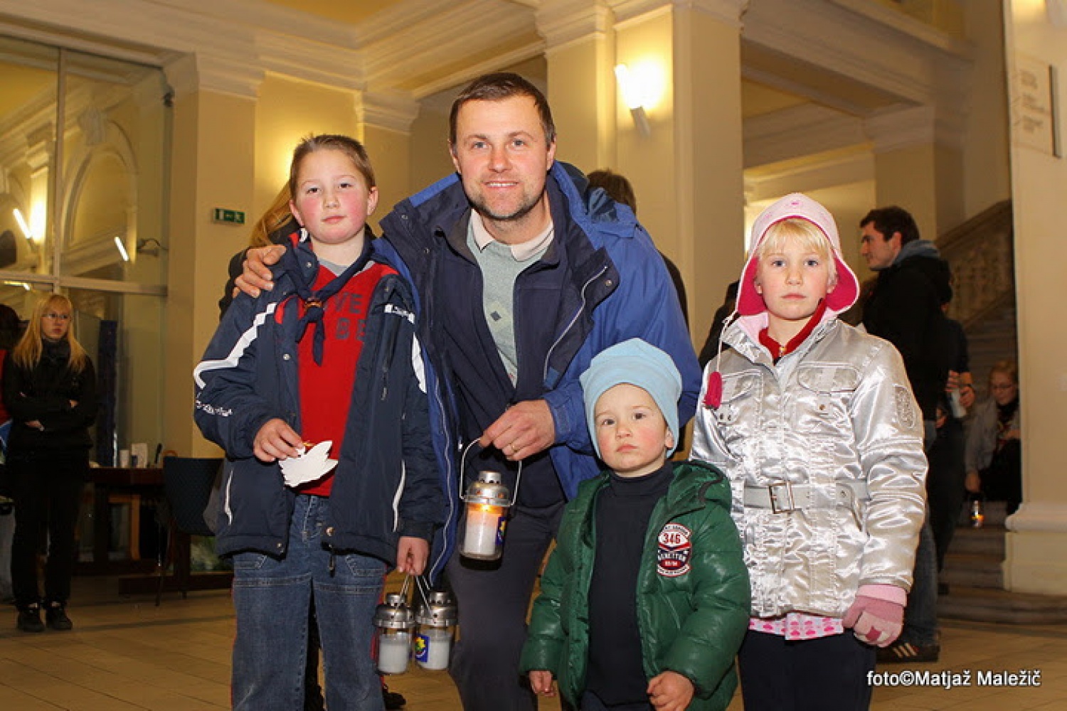 Sveti Vid ugleda Luč miru iz Betlehema (FOTO)