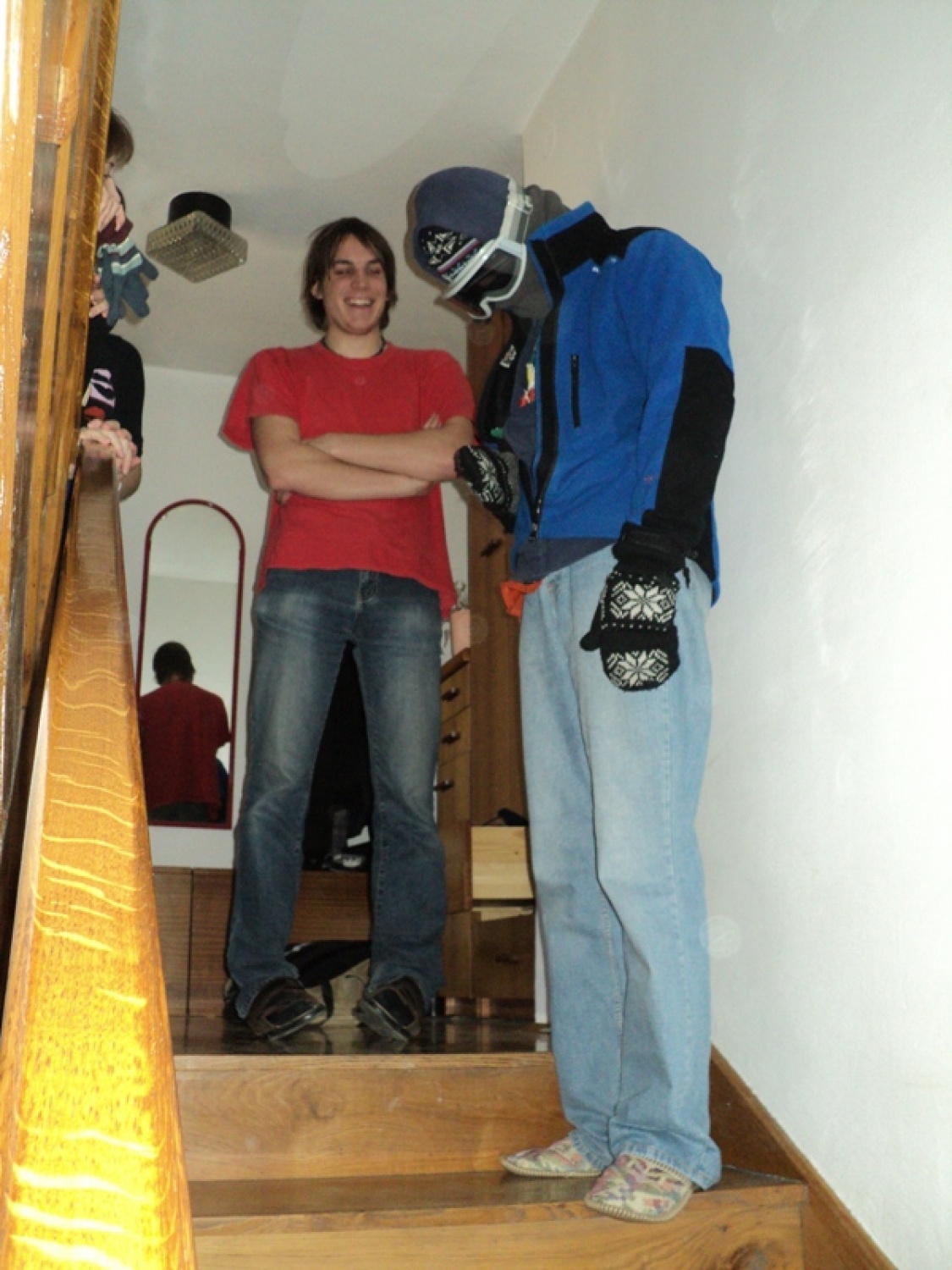 Kanja v škatli, *cimet v pečici in bela čokolada, ki ni zavita v foljo, ker je bil svizec na bolniški.