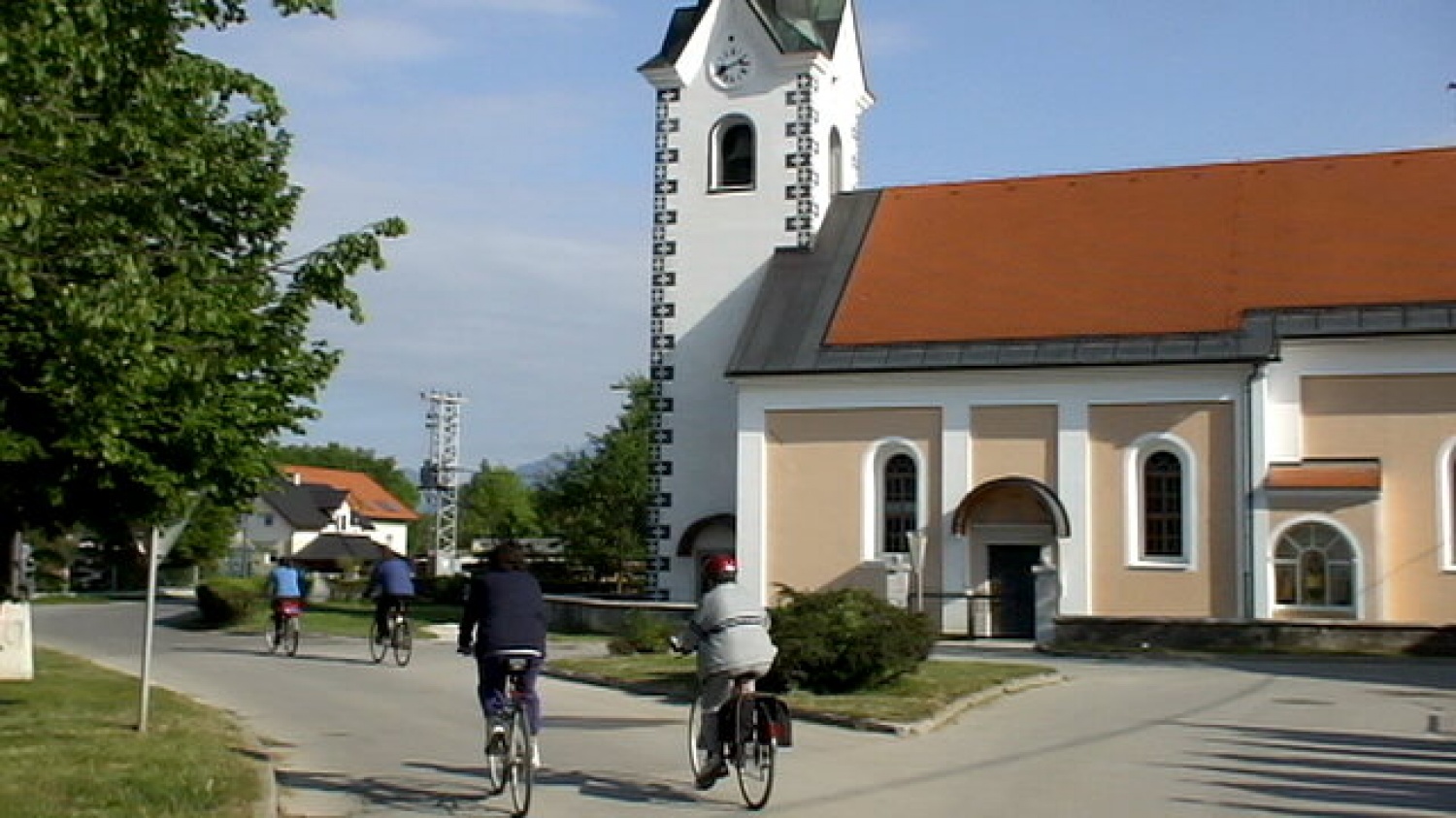 MIMO CERKVE V SUHADOLAH