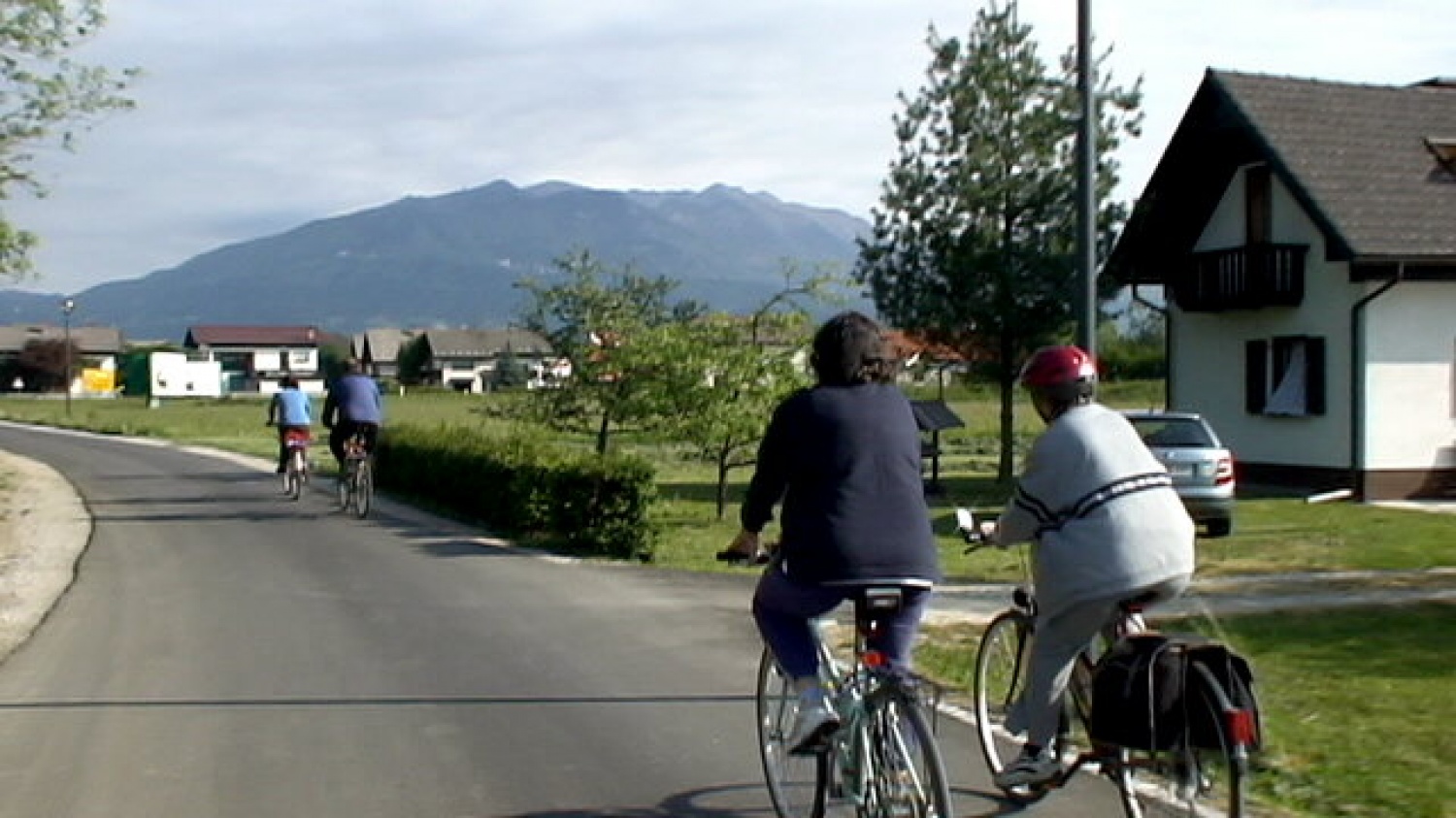 ŽE HITIMO PROTI KOMENDI