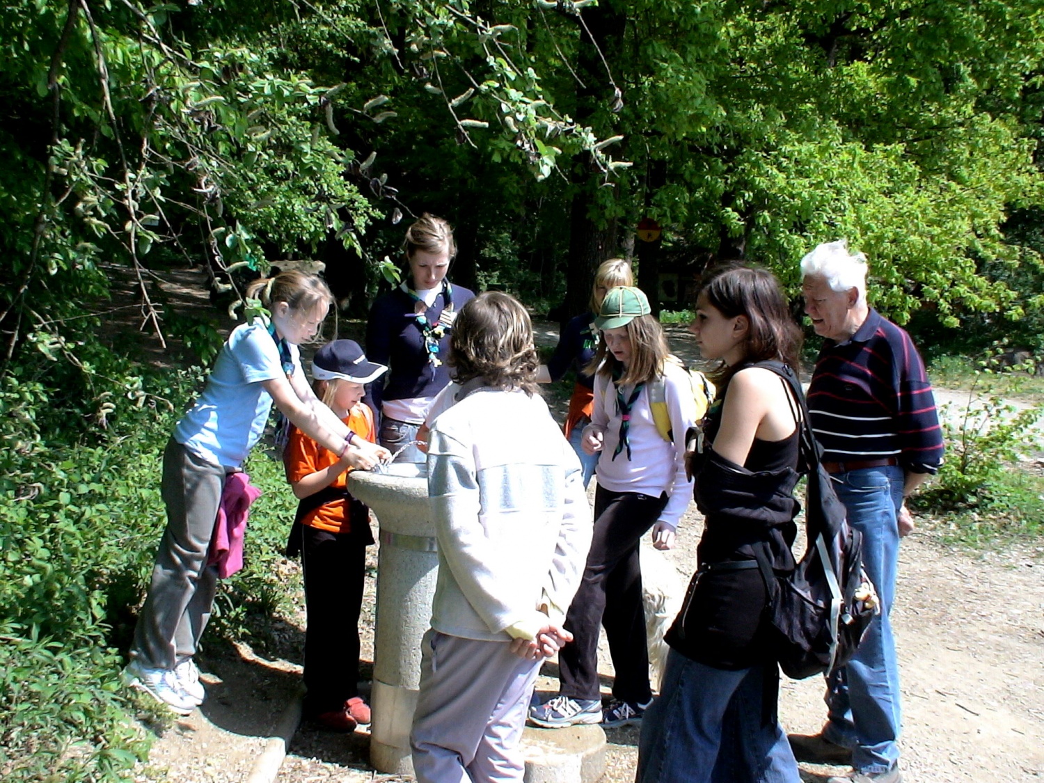 RAZKUŽI IN OPERI ROKE