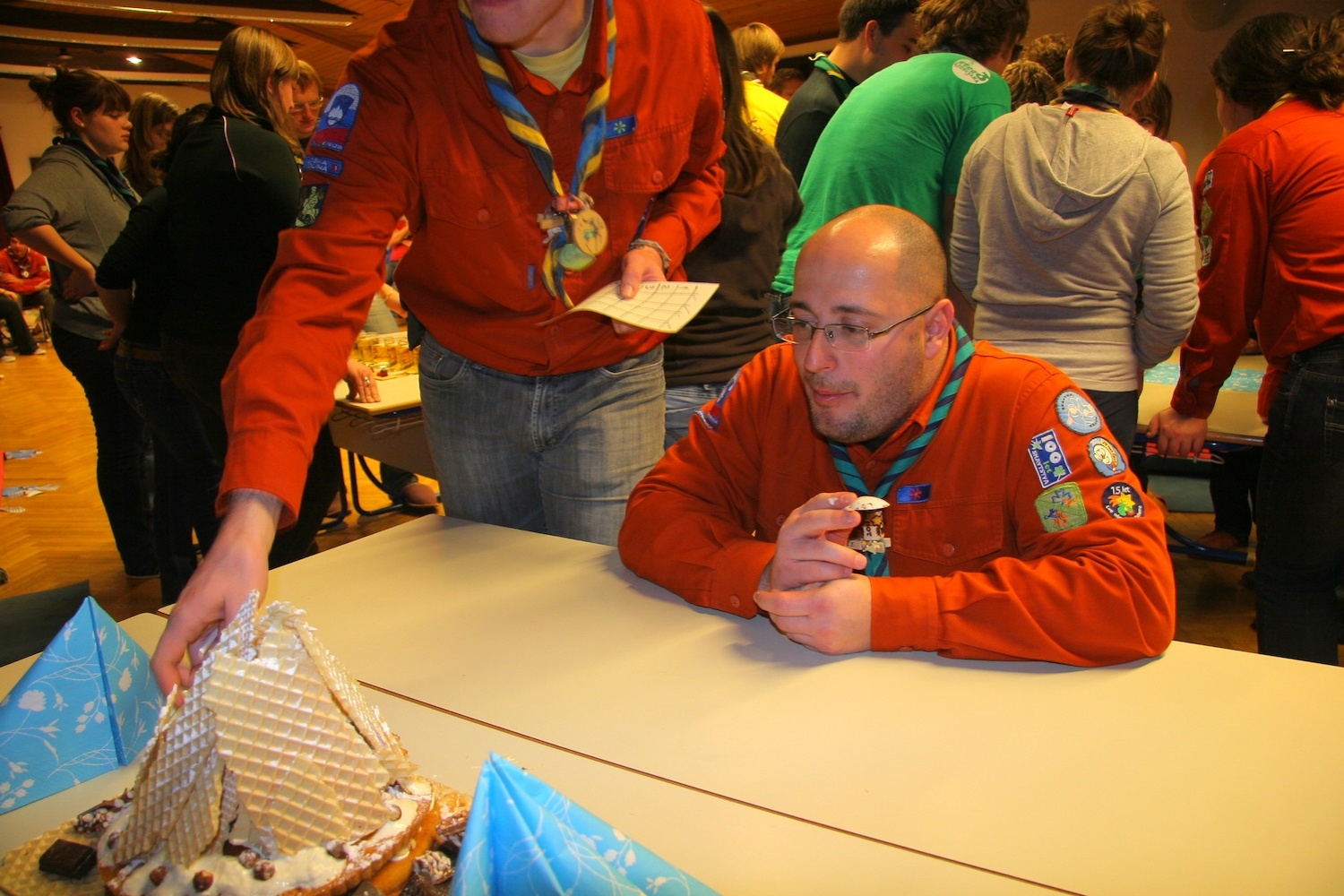 Strokovna žirija ocenjuje torte (DSV PP)